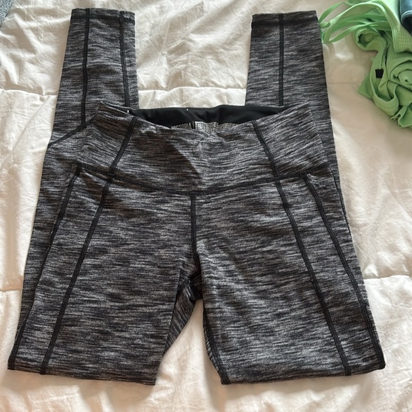 BUNDLE!! Workout cloths!! Women’s Best. Sports bra, leggings, long sleeve top - Picture 16 of 16